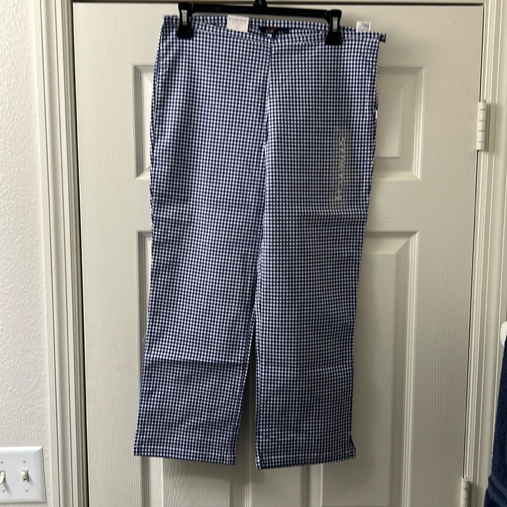 Brand new stretch cropped pants